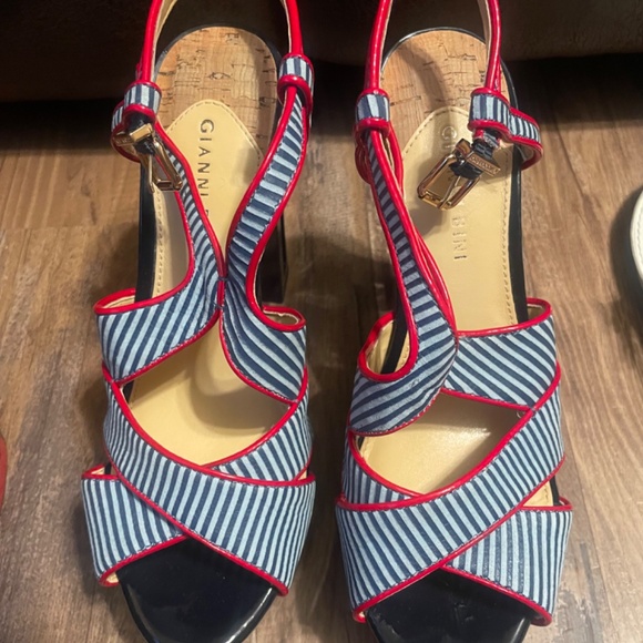 Platform Heela - Picture 2 of 3